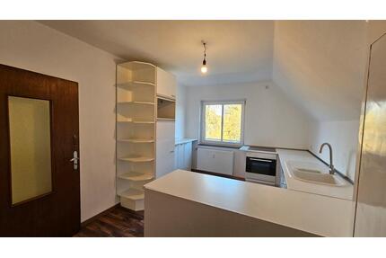 Großzügige Dachgeschosswohnung (4 Zimmer) in Siedenburg zu vermieten! WG geeignet!