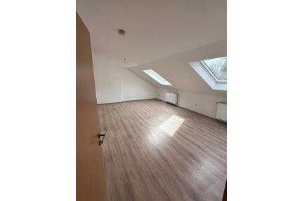 Helle 3,5-Zimmer Dachgeschosswohnung in ruhiger Lage - Wesel