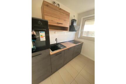 Ab sofort! Renovierte 2 Zimmer Wohnung mit Aufzug und Balkon - Bremen Huchting