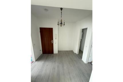 3 Zimmer Wohnung - 750,00&nbsp;EUR Kaltmiete, ca.&nbsp; 76,00&nbsp;m&sup2; in Solingen (PLZ: 42651)