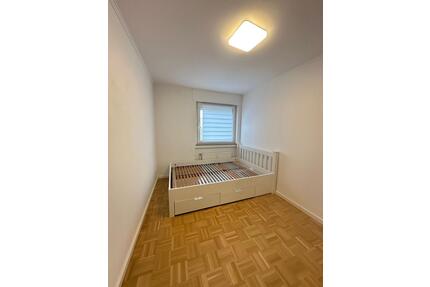 WG-Zimmer in Pasing mit Schwimmbad - München Aubing-Lochhausen-Langwied