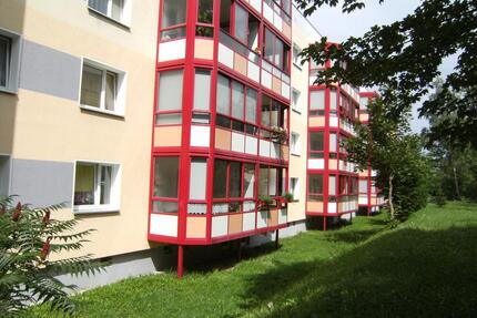 3-Zimmer Wohnung mit verglastem Balkon - Schleiz