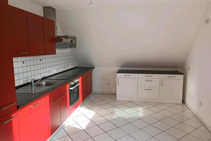 Helle 2 Zimmer DG-Wohnung in Nabburg zu vermieten.