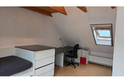 WG Zimmer in einem Haus für eine Studentin Auszubildene - Hannover Buchholz-Kleefeld