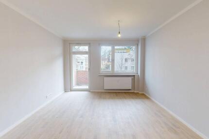 Vollständig renovierte 2-Zimmer-Wohnung mit BALKON, saniertem Bad und moderner EBK - Berlin Steglitz-Zehlendorf