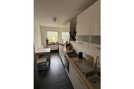 Helles möbliertes Zimmer für eine Frau ab 01.04.2026 zu vermieten - Germering