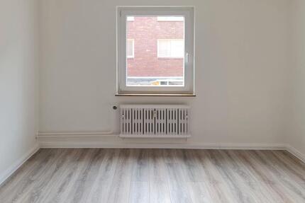 Renovierte 2-Zimmer-Wohnung im 1.Obergeschoss zu vermieten!*Mit Balkon* - Duisburg Hamborn