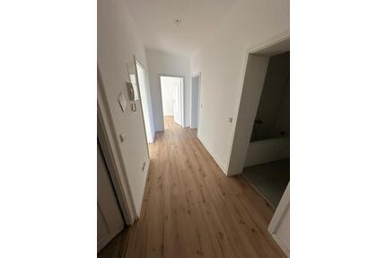 NEU-Sanierte 3-Zimmer mit Laminat und Wanne in sehr guter Lage! - Chemnitz Borna-Heinersdorf