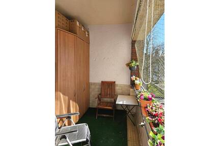 Großzügige Altbauwohnung mit Balkon (WG oder Paar geeignet) - Berlin Schmargendorf