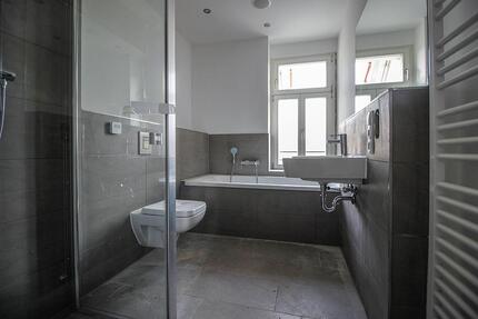 * Schick saniert * 3 Zimmer * Parkett * HWR * Fußbodenheizung * Balkon * - Chemnitz Altendorf