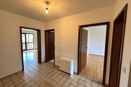 Hübsche 3 Zimmer Wohnung mit Balkon, Tiefgaragenstellplatz und Einbauküche - Trier Kürenz