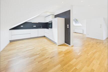 2 Zimmer Dachgeschosswohnung mit EBK in Goldbach