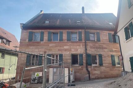 Schöne 5 Zimmer Altbauwohnung im Herzen von Schwabach