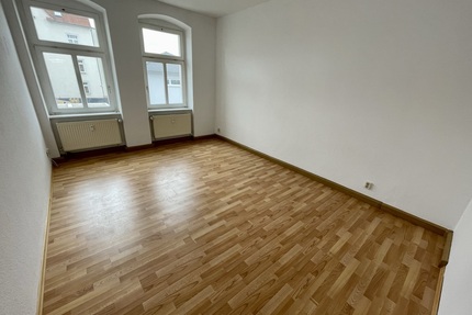 Wohnen in Gera-Debschwitz! Gemütliche 2 Raum-Wohnung. Bad mit Wanne und Fenster.