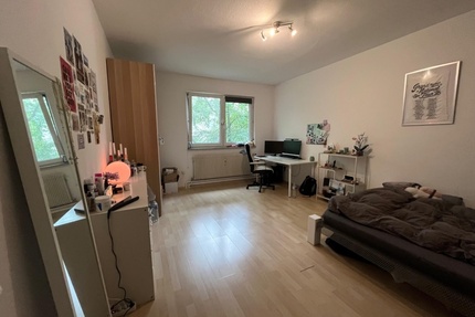 Last-Minute: Riesiges 21m² Zimmer in Bessungen direkt an der Orangerie frei zum 01.08.! - Darmstadt