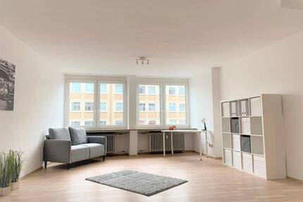 +++ WG SUCHT MITBEWOHNER-IN+++ - 260,00&nbsp;EUR Pauschalmiete, ca.&nbsp; 34,00&nbsp;m&sup2;&nbsp;Wohnfl&auml;che in Nürnberg (PLZ: 90478) Glockenhof