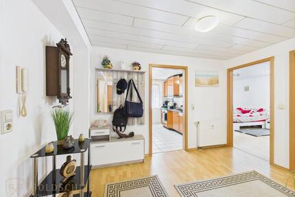 3 Zimmer Wohnung mit ca. 86 qm zur Anmietung - TOP Gepflegt mit Einbauküche - Neuffen