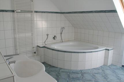 Schöne 3-Zimmer DG-Wohnung in gepflegtem Mehrfamilienhaus - Mönchengladbach Nord