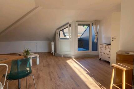 Kernsanierte 1-Zimmer Dachgeschosswohnung in Plieningen - Stuttgart Birkach