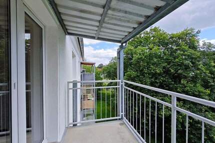 DREI ZIMMER mit SONNIGEM BALKON - Zeitz