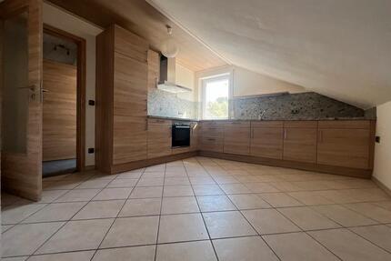 4-Zimmer DG Wohnung - 950,00&nbsp;EUR Kaltmiete, ca.&nbsp; 100,00&nbsp;m&sup2; in Leutershausen (PLZ: 91578)