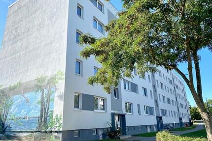 Kleine 4 Zimmer Wohnung mit Balkon! - Schwerin Mueß