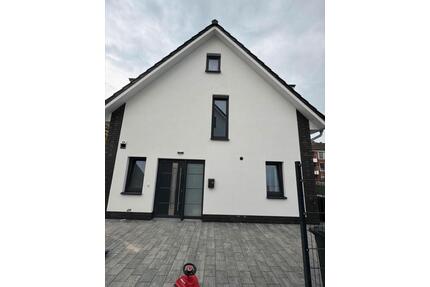 5 Zimmer Neubau Doppelhaushälfte - Seevetal Hagolt