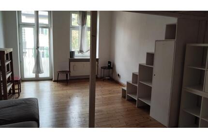 Großes teilmöbiliertes Zimmer mit Hochebene in Weißensee - Berlin Pankow