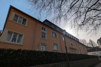 Modernisierte 2-Zimmer Dachgeschosswohnung mit Aufzieh-Balkon! - Lüdenscheid