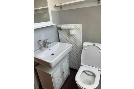 2 Zimmer Dachgeschoss Wohnung - 950,00&nbsp;EUR Kaltmiete, ca.&nbsp; 50,00&nbsp;m&sup2; in Filderstadt (PLZ: 70794)