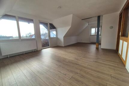 Helle renovierte 3.5 Zimmer Dachgeschosswohnung mit Balkon - Oberndorf am Neckar