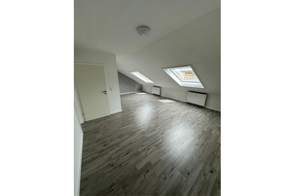 Moderne & helle 2-Zimmer DG Wohnung in Rastatt mit Stellplatz - Rülzheim