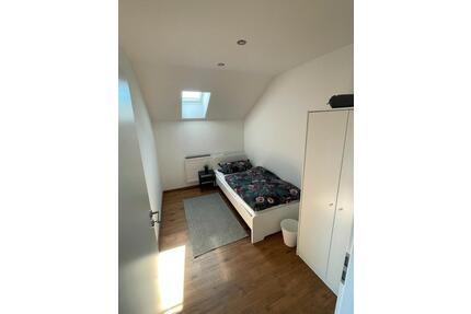 Drei möblierte Zimmer in Essenbach