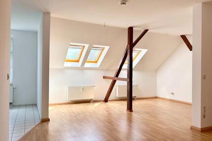 Gablenz * frisch renovierte 2 Zimmer * Dachgeschoss * offene Küche * frei - Chemnitz Bernsdorf