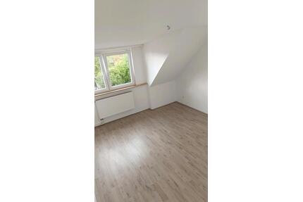2,5 Zimmer Dachgeschoss Wohnung - Duisburg Beeck