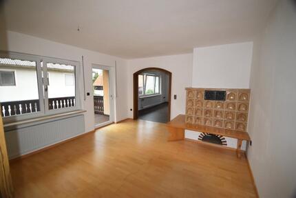 5 Zimmer Wohnung in Pyrbaum - 990,00&nbsp;EUR Kaltmiete, ca.&nbsp; 123,00&nbsp;m&sup2; in Pyrbaum (PLZ: 90602)