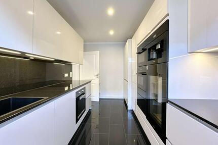 WG-geeignet und Balkon: 2-Zimmer-Wohnung mit luxuriöser Einbauküche - Rostock Hansaviertel