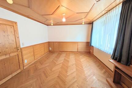 6 Zimmer Maisonette Wohnung mit Abstellraum, Garage u. Gartenhaus - Ulm Söflingen