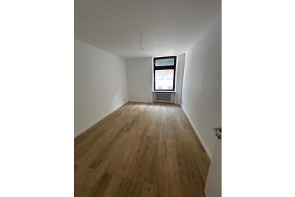 **Kernsaniertes WG-Zimmer mit Einbauküche und Balkon in Wuppertal**