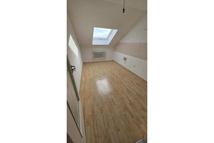 60 qm 3-Zimmer Dachgeschosswohnung Uni Nähe - Pentling