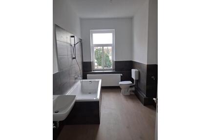 Erstbezug nach Renovierung! 2 Zimmer Wohnung, nahe Cospudener See, neues Bad & Vinylboden - Markkleeberg