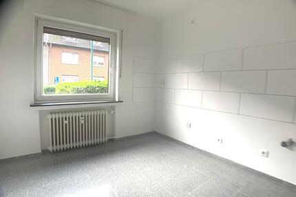 renovierte EG Wohnung, 1,5 Zimmer Wohnung im EG - Oberhausen Schmachtendorf