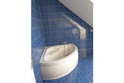 2 Zimmer - Dachgeschoss - mit Wannenbad für die 