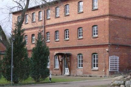 2 Zimmer Wohnung Bredenfelde - 440,00&nbsp;EUR Kaltmiete, ca.&nbsp; 71,00&nbsp;m&sup2; in Stavenhagen (PLZ: 17153)