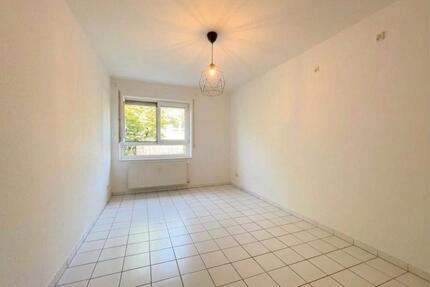 Helle 2-Zimmer Wohnung mit eigenem Garten & Aufzug befristet - Offenbach am Main Hafen