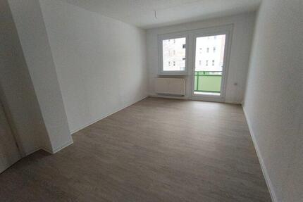 3-Zimmer Wohnung mit Balkon - 380,00&nbsp;EUR Kaltmiete, ca.&nbsp; 62,27&nbsp;m&sup2; in Treuen (PLZ: 08233)