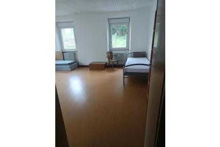 3,5 Zimmer Erdgeschoß Wohnung mit Garten und 2 Stellplätze. - Ansbach