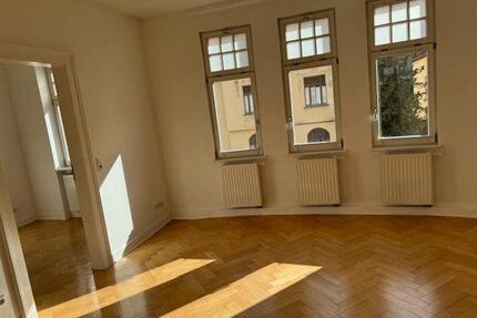 Vermiete hochwertige 4-Zimmer Wohnung mit Dachterrasse - Weimar