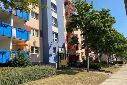 ++ 4 Zimmer mit Balkon ++ - 460,00&nbsp;EUR Kaltmiete, ca.&nbsp; 78,30&nbsp;m&sup2; in Stralsund (PLZ: 18437) Langendorfer Berg