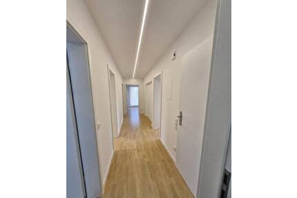 3 Zimmer Wohnung 84,0qm neu renoviert im 2. OG, ab 15.08. frei - Nürnberg Muggenhof